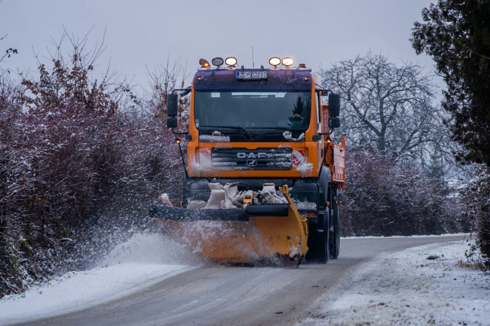 Quali mezzi si usano per lo sgombero neve su strade e autostrade?